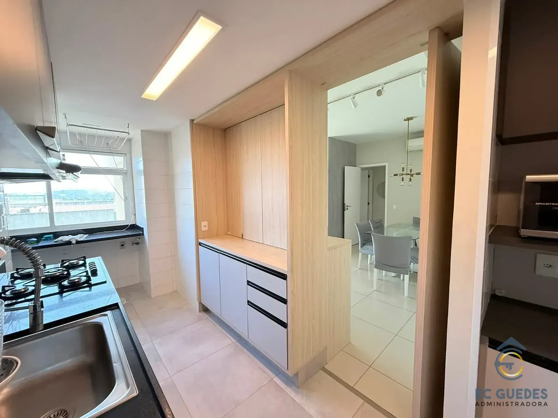 Furnished 3-bedroom apartment with glassed balcony — photo 11