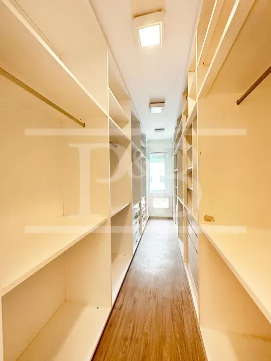 3-bedroom rental apartment with 3 bathrooms and 263 m² — photo 15