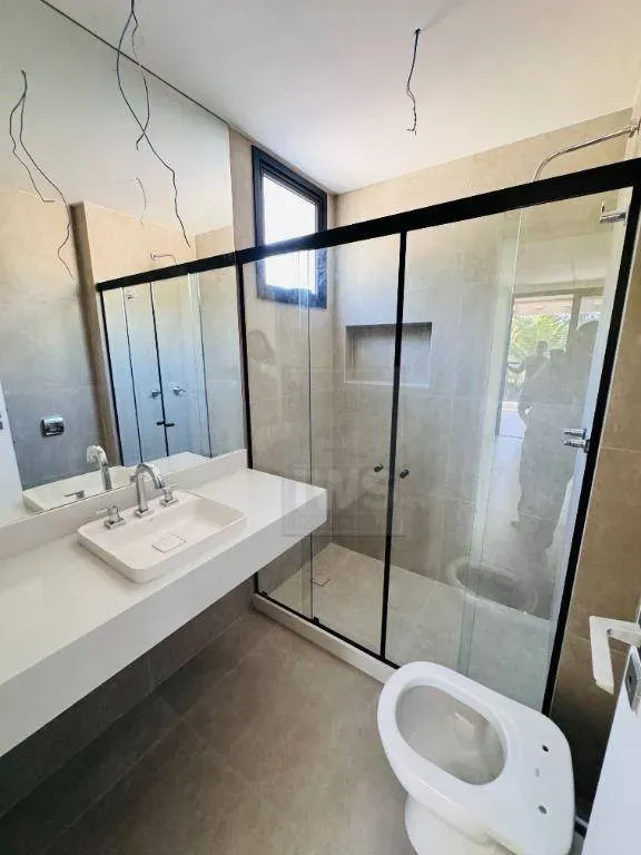 Modern house with 5 en-suite bedrooms and air conditioning — photo 32