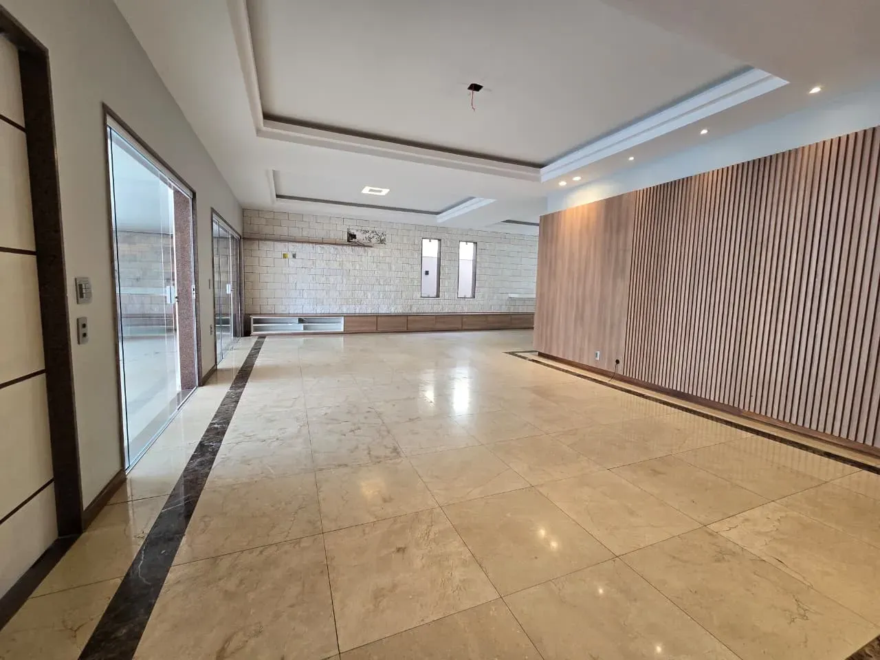 Будинок на 450 м² з 4 спальнями та кухнею з газом — photo 32