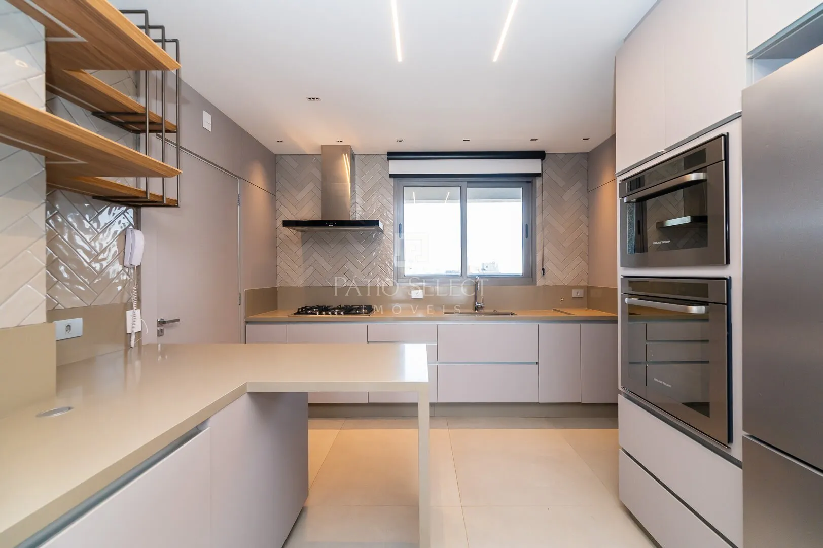 220 m² apartment with 3 en-suite bedrooms and 2 parking — photo 23