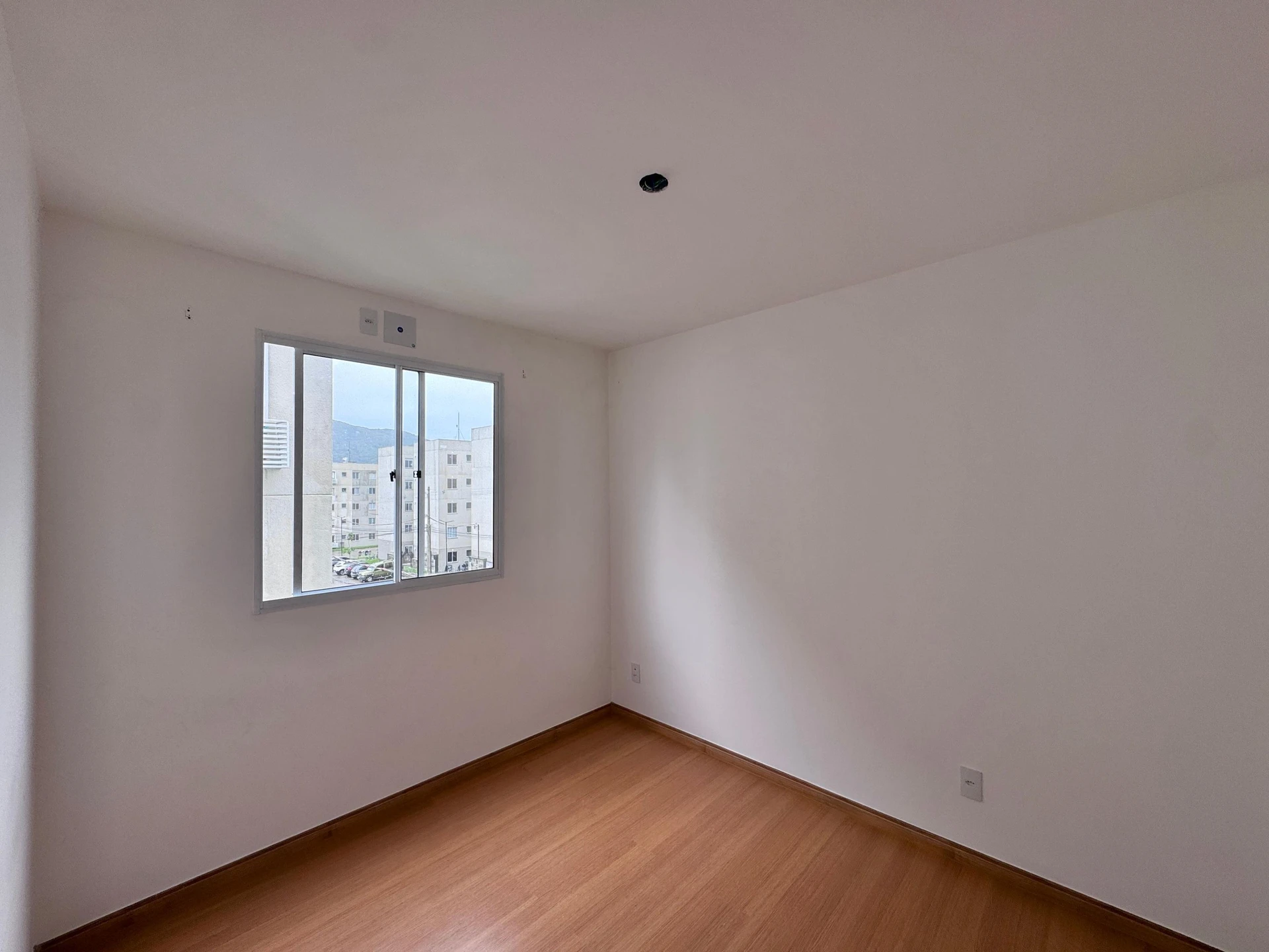2-bedroom apartment with a closed kitchen and 1 parking spot — photo 12