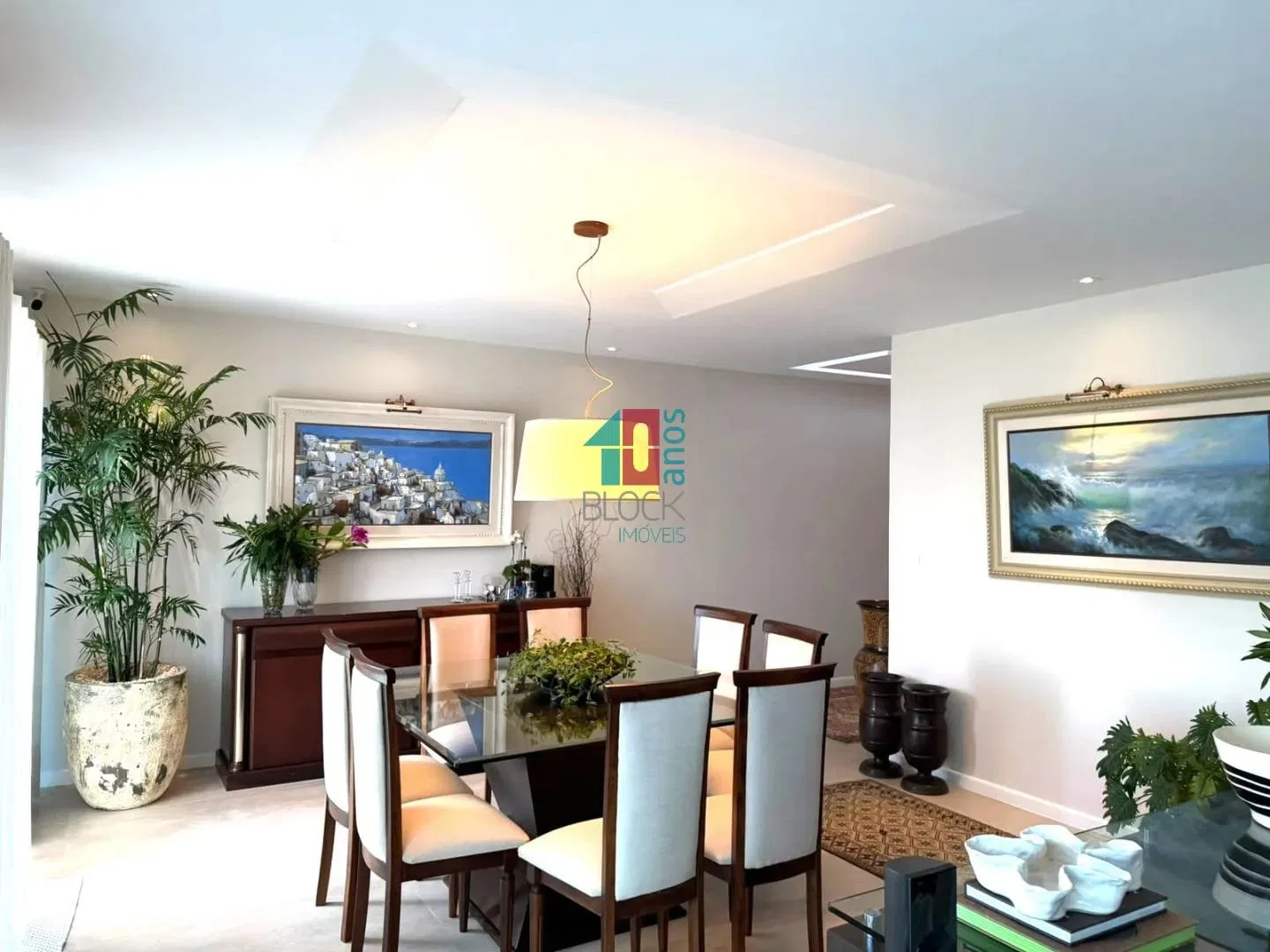 Furnished 361 m² apartment with 4 en-suite bedrooms — photo 14
