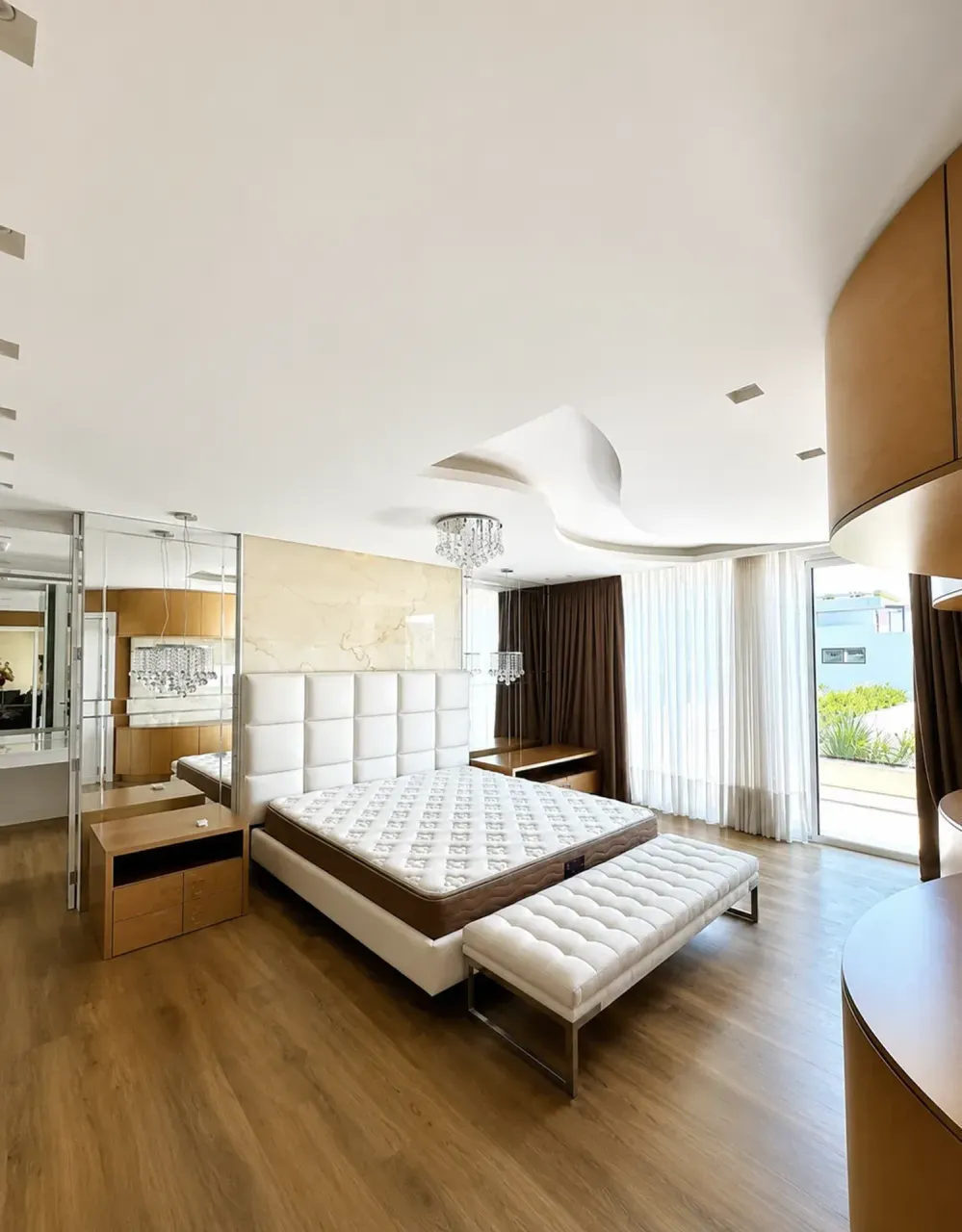 Furnished 5-bedroom house with an open-plan kitchen — photo 17