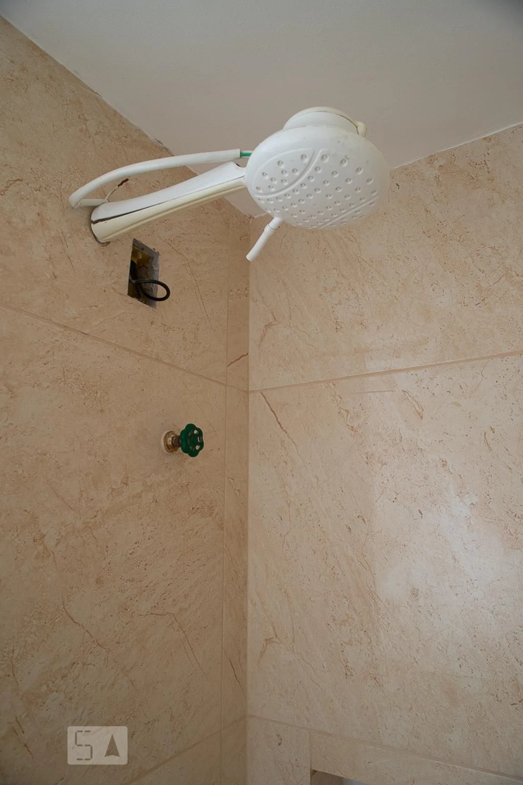 Unfurnished apartment with 2 bedrooms and a balcony — photo 31