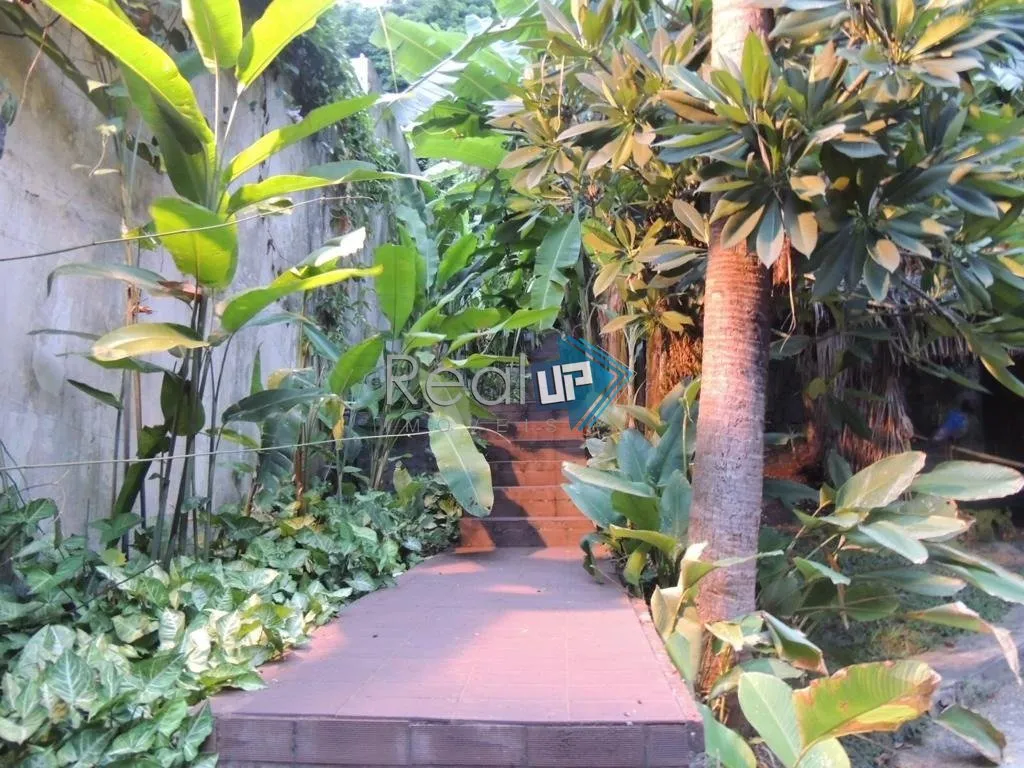 House with 3 bedrooms and 600 m² plus private BBQ terrace — photo 70