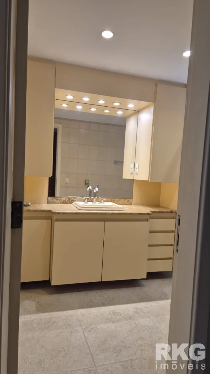 Furnished apartment with 3 bedrooms and 2 bathrooms — photo 11