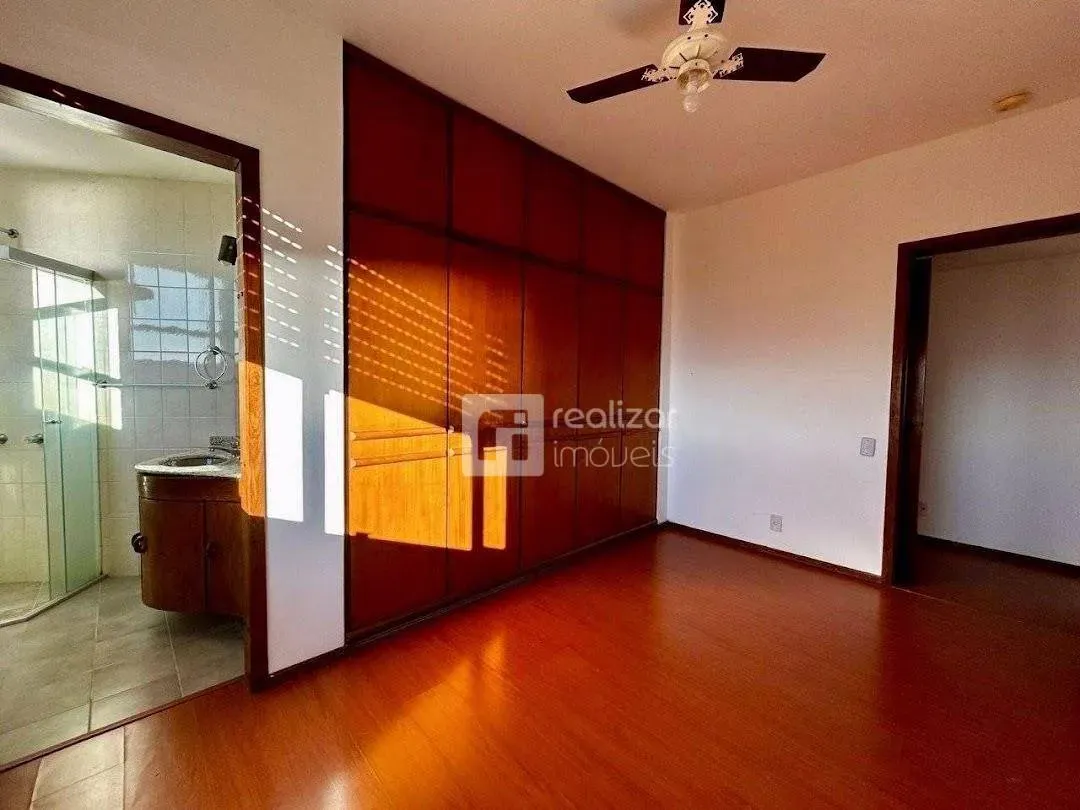 4-bedroom apartment with 3 en-suite baths and 303 m² — photo 27