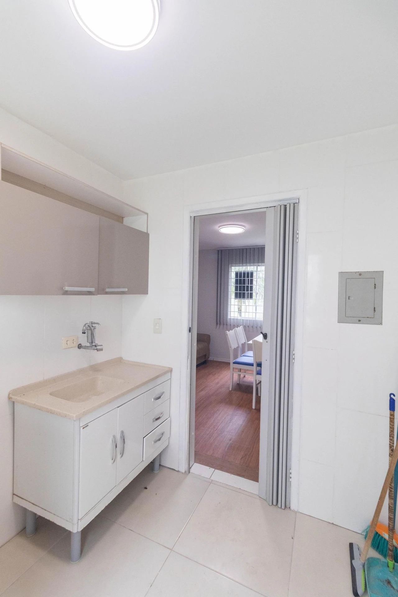 2-bedroom apartment with a washing machine in Curitiba — photo 14