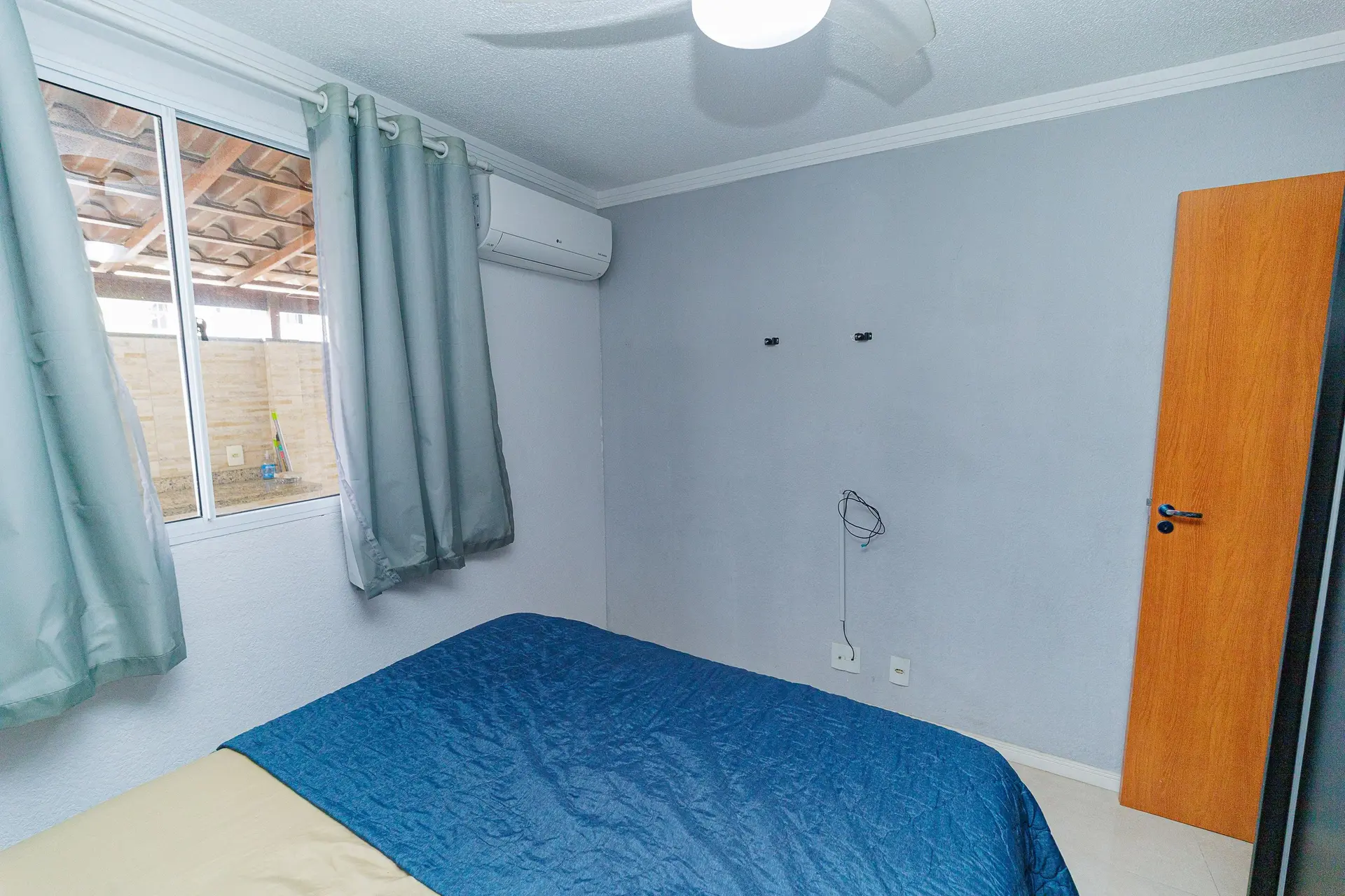 2-bedroom apartment in a building with a pool — photo 29