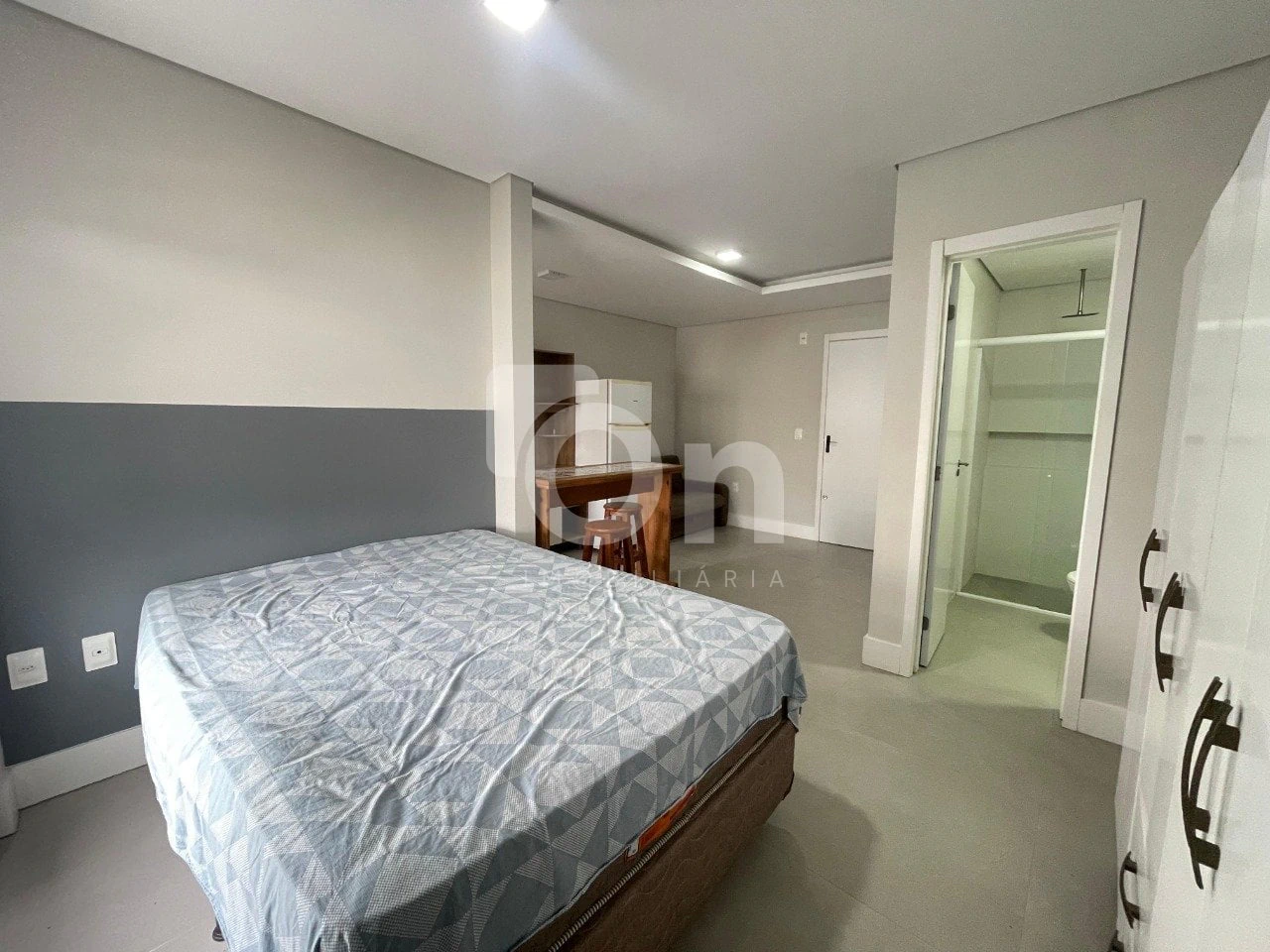 One-bedroom apartment in a building with a coworking space — photo 14