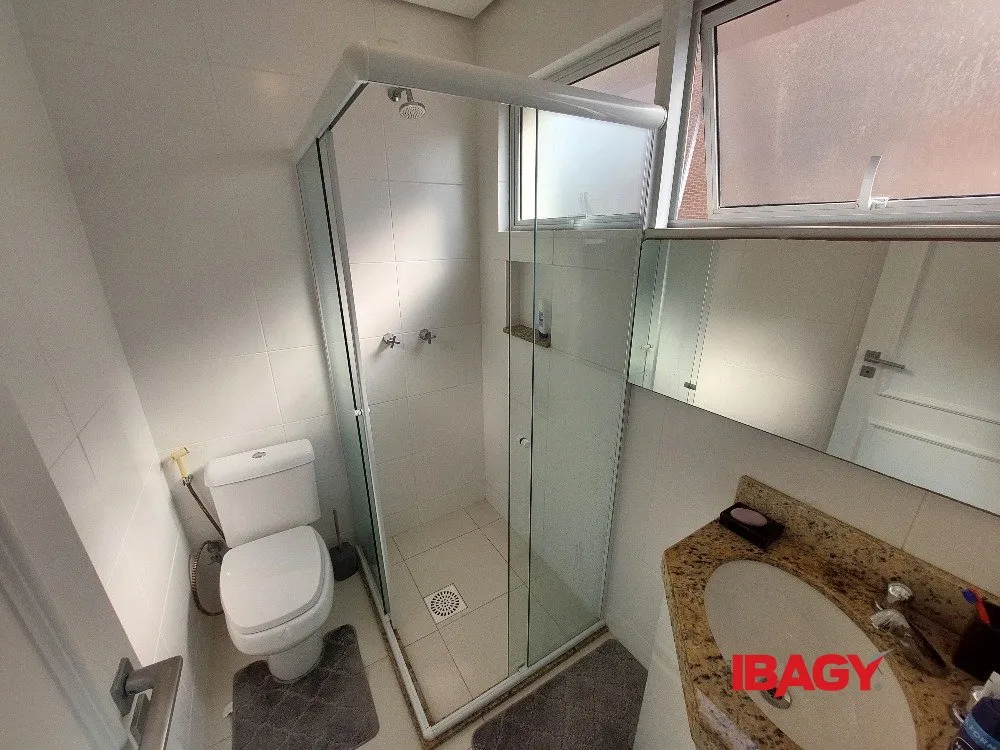 Furnished apartment with 3 en-suite bedrooms — photo 21