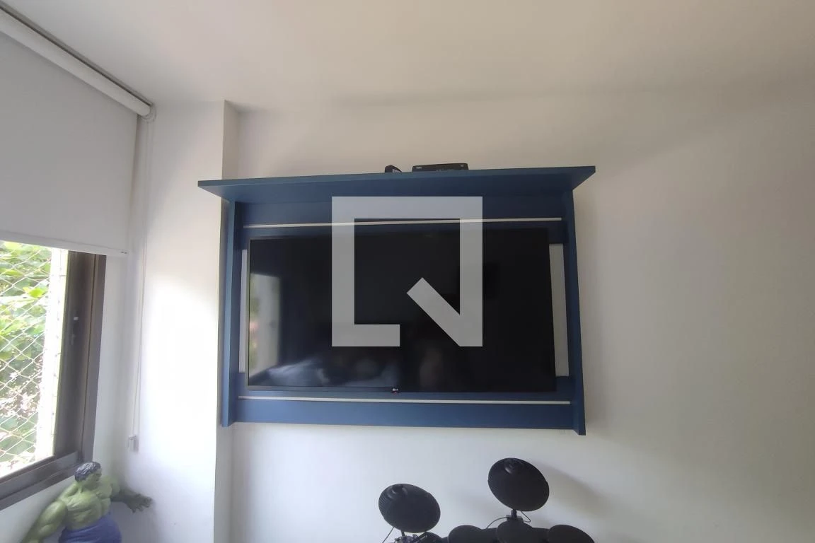 Apartamento de 89 m² com janelas do piso ao teto e closet — photo 73