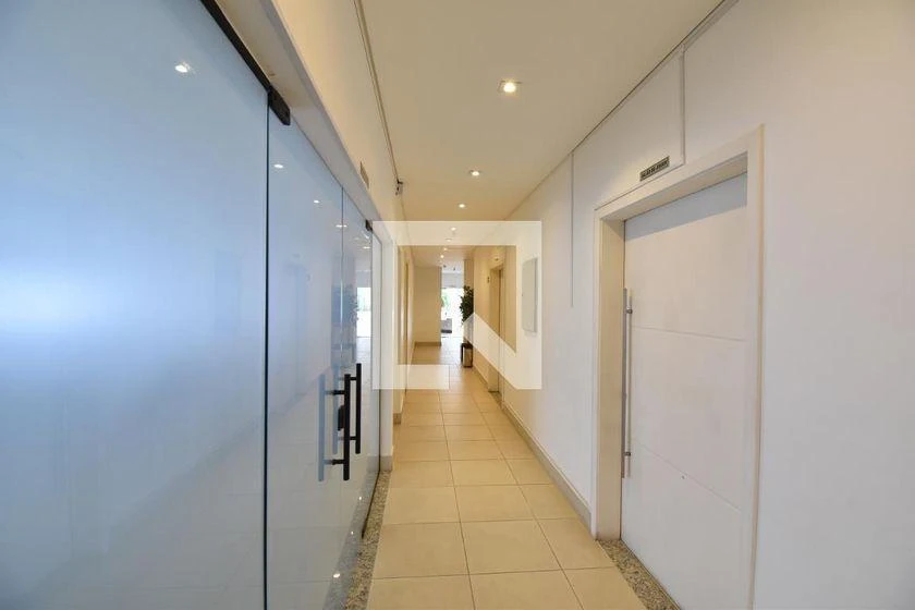 Glass-enclosed balcony in a one-bedroom apartment, 48 m² — photo 33