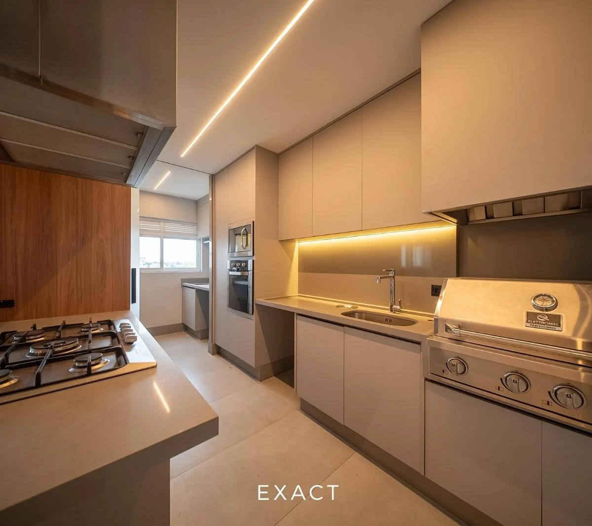 3-bedroom apartment in a building with a gym — photo 14
