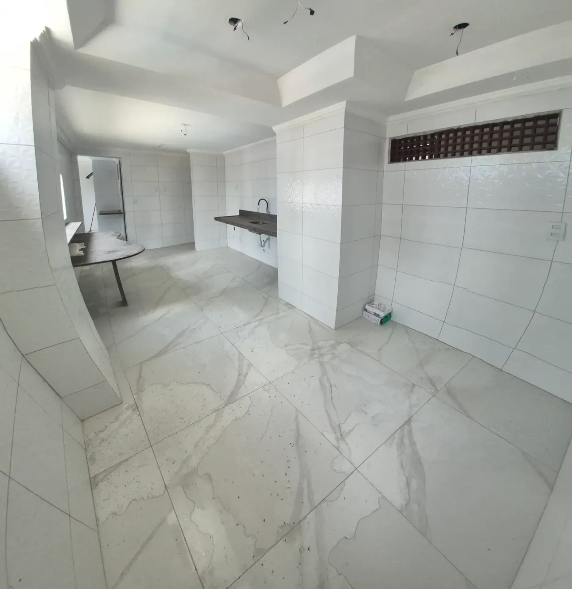 Apartment on the 11th floor with a glass-enclosed balcony — photo 2