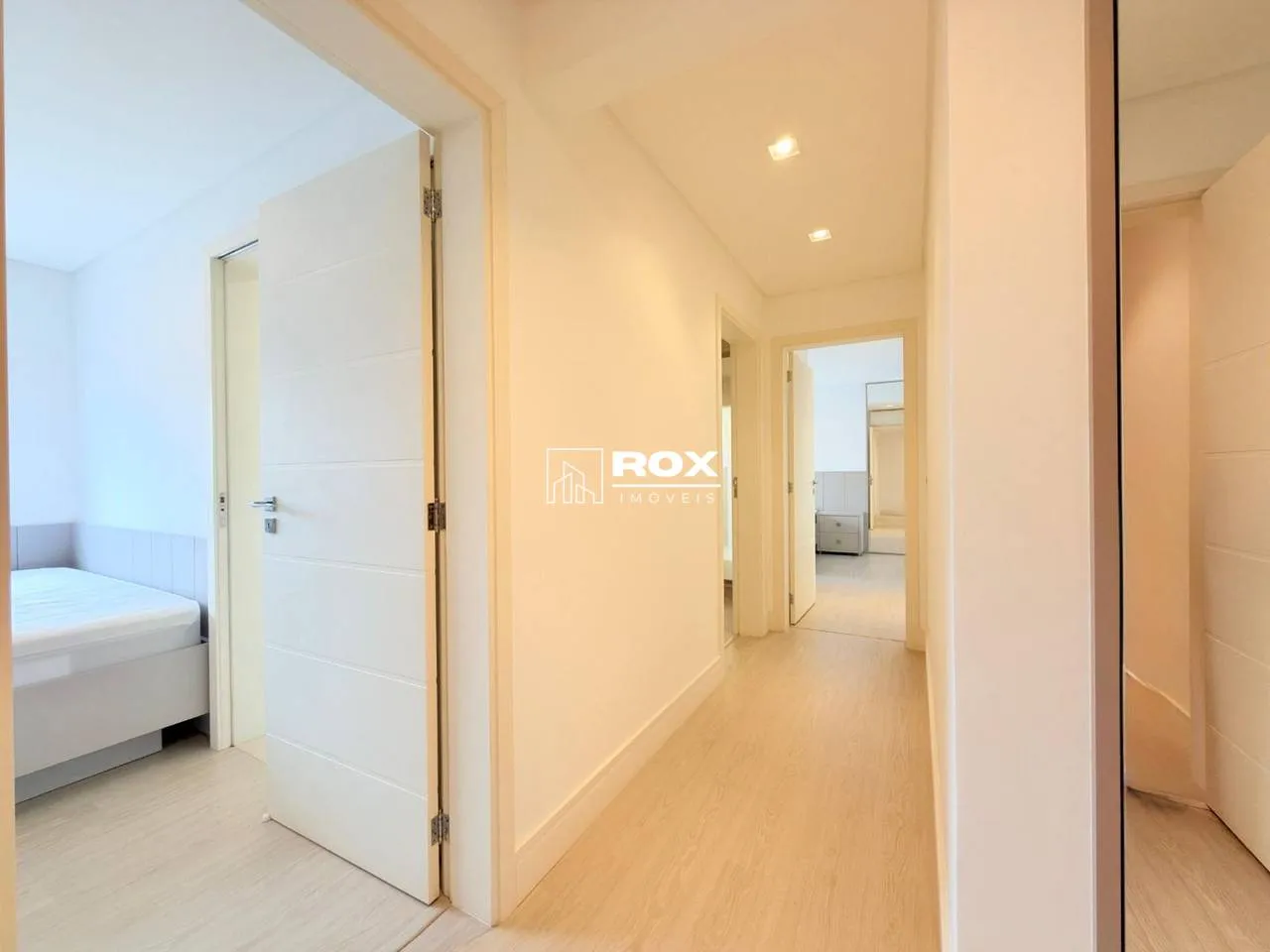 3-bedroom apartment with a jacuzzi in Curitiba — photo 37