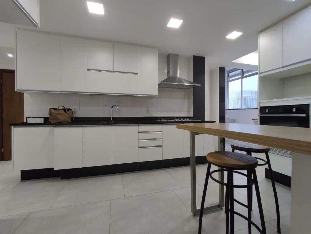 3-bedroom apartment with separate kitchen, 210 m² — photo 29