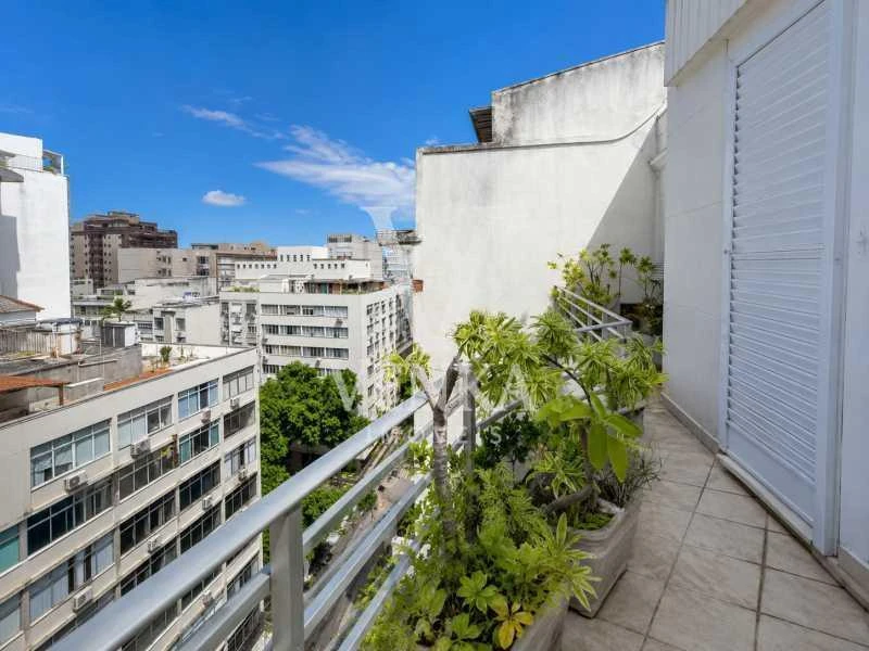 Furnished 210 m² penthouse with a full-length balcony — photo 9