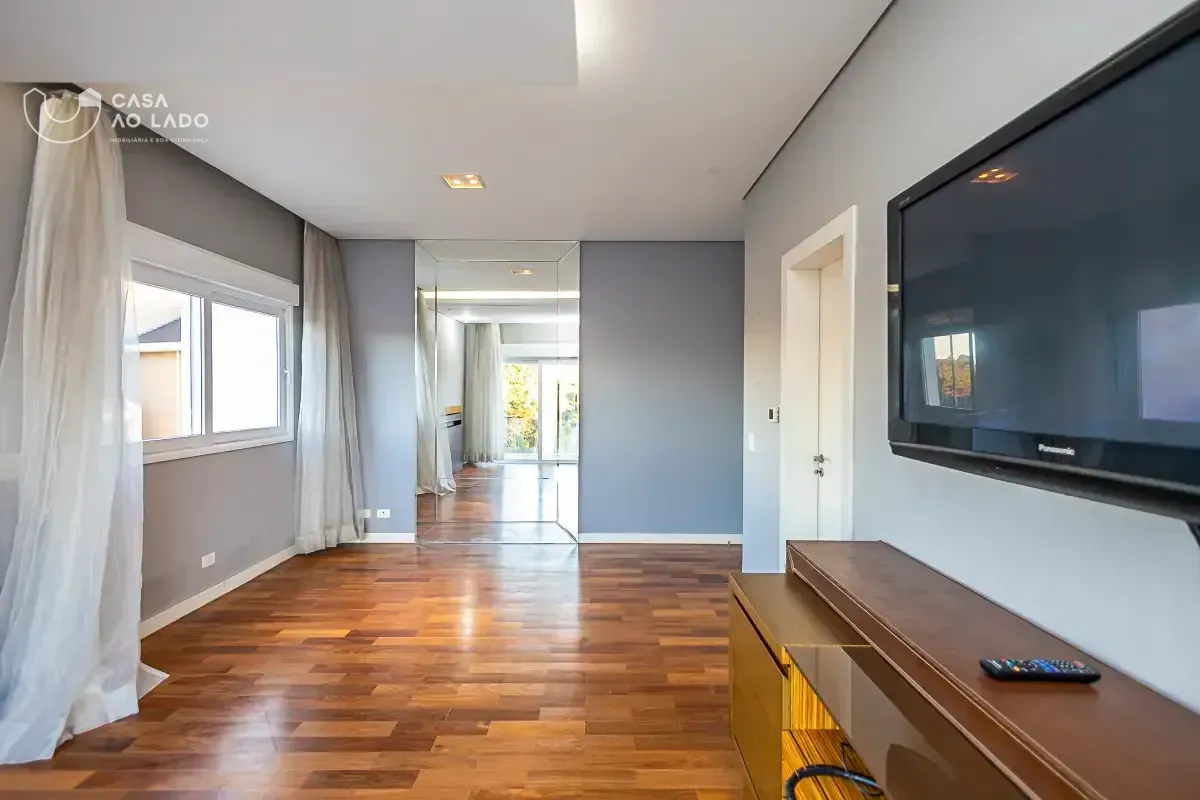 House with 629 m², 4 bedrooms and a balcony — photo 38