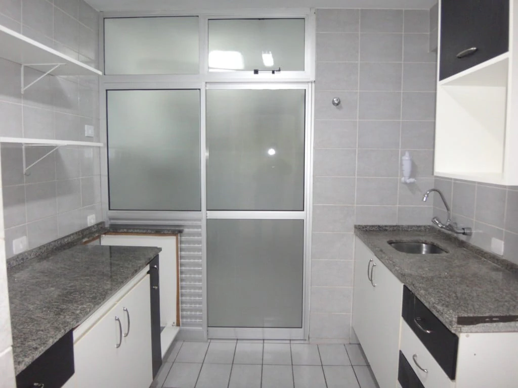 2-bedroom apartment with a walk-in closet — photo 3