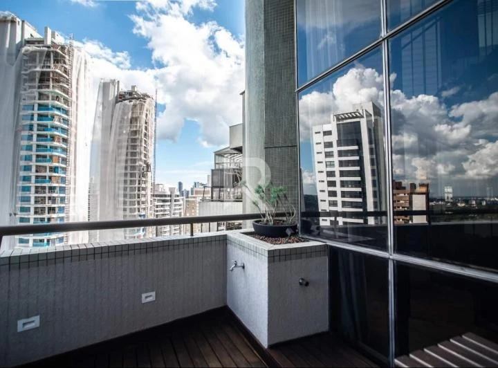 Large apartment with city views and 463 m² — photo 2