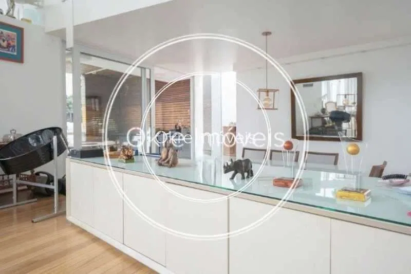 Furnished 644 m² house with 4 bedrooms and 7 bathrooms — photo 23