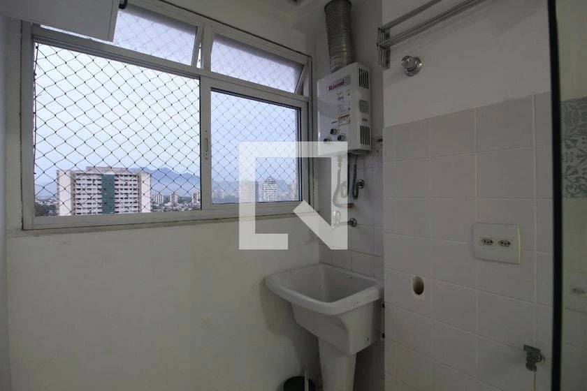 Glass-enclosed balcony in a 2-bedroom apartment, 62 m² — photo 14