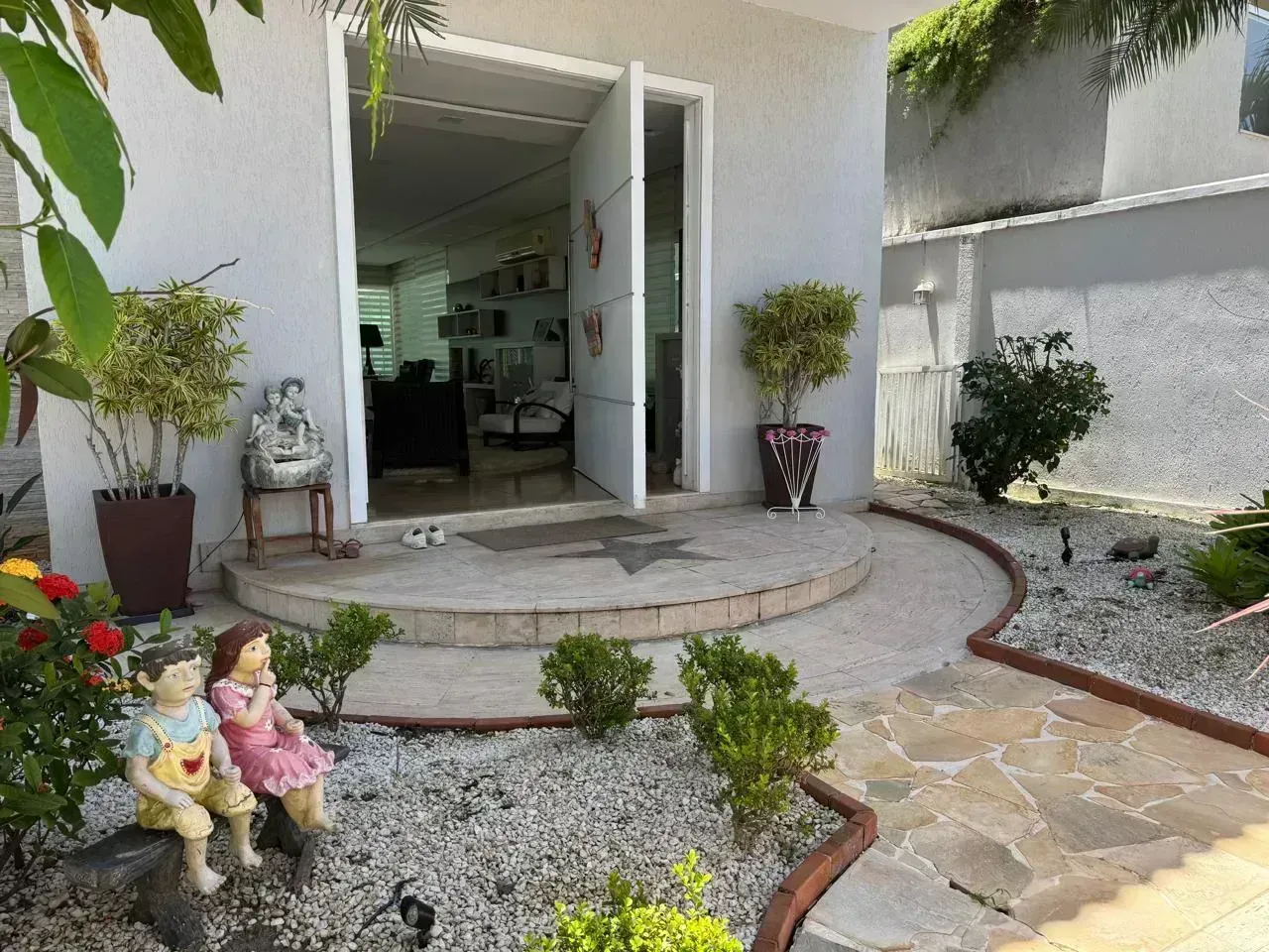 Furnished house with 6 suites and a private garden — photo 40