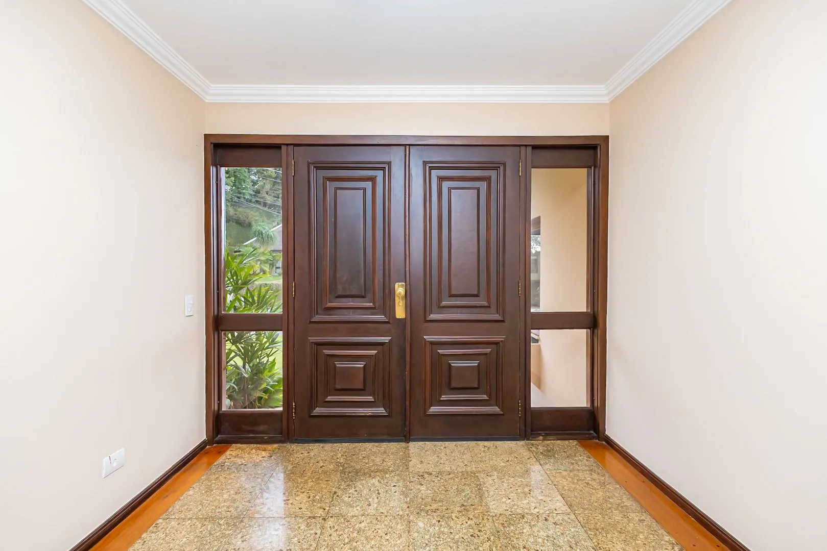Rental house with 4 bedrooms and 5 bathrooms across 550 m² — photo 12