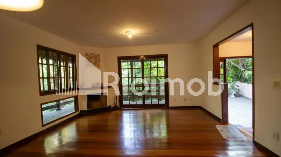 Casa de 4 dormitorios con 4 baños y parrilla embutida — photo 2