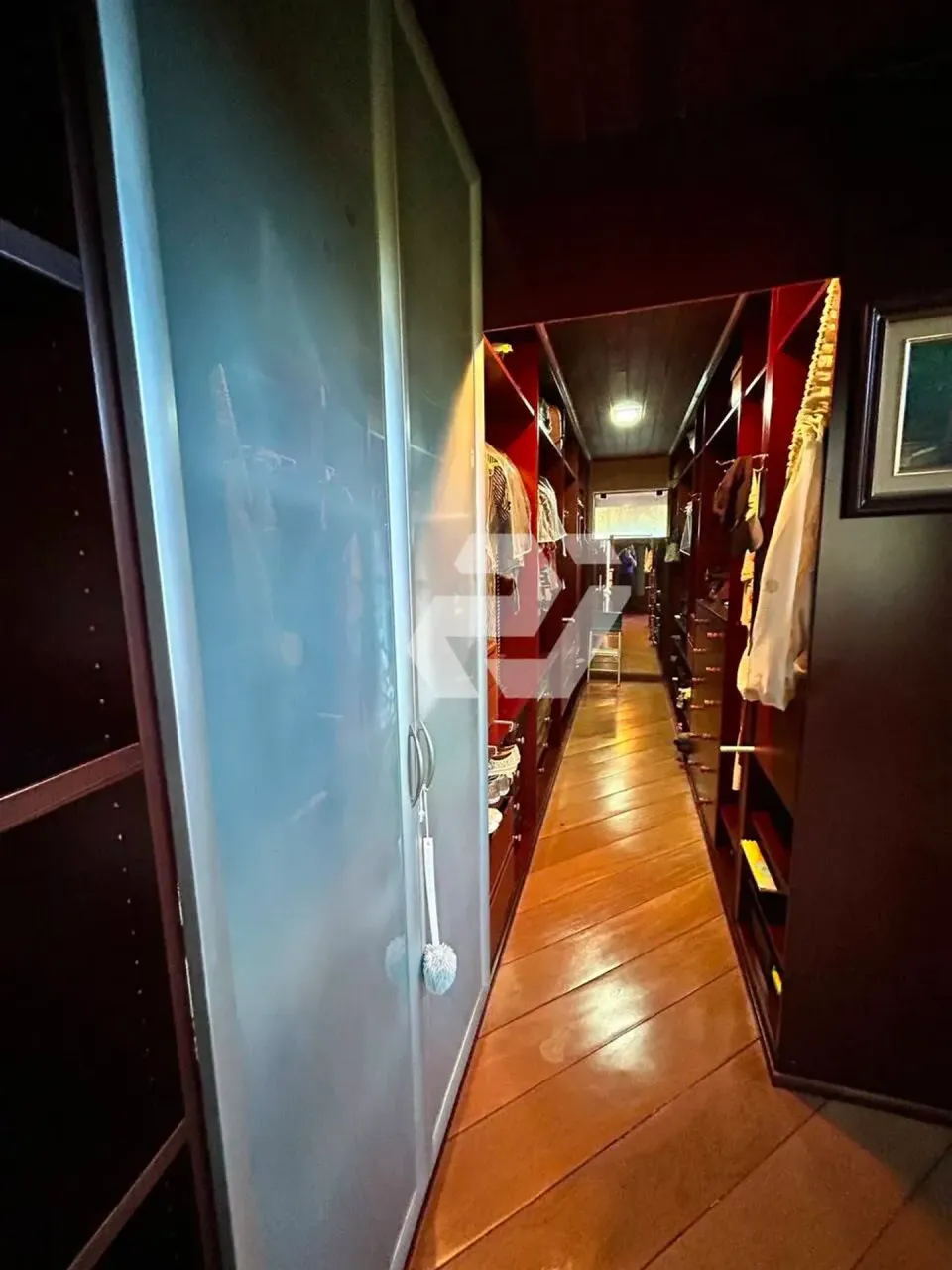 4-bedroom house with 5 bathrooms and 5 parking spots — photo 17