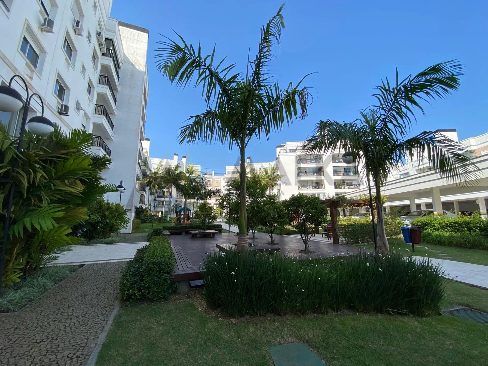 337 m² apartment with 3 en-suite bedrooms and 2 parking spots — photo 10