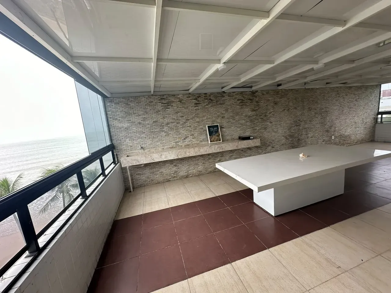 Glass-enclosed balcony in a 3-bedroom apartment, 200 m² — photo 6