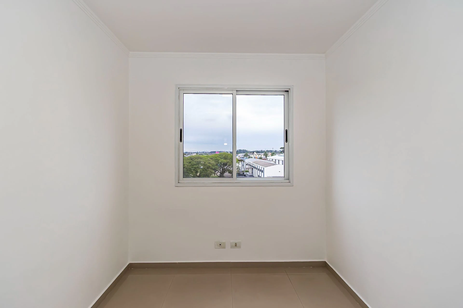 3-bedroom apartment in a building with a pool — photo 14