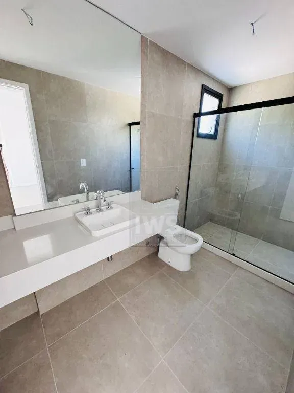 Modern house with 5 en-suite bedrooms and air conditioning — photo 36