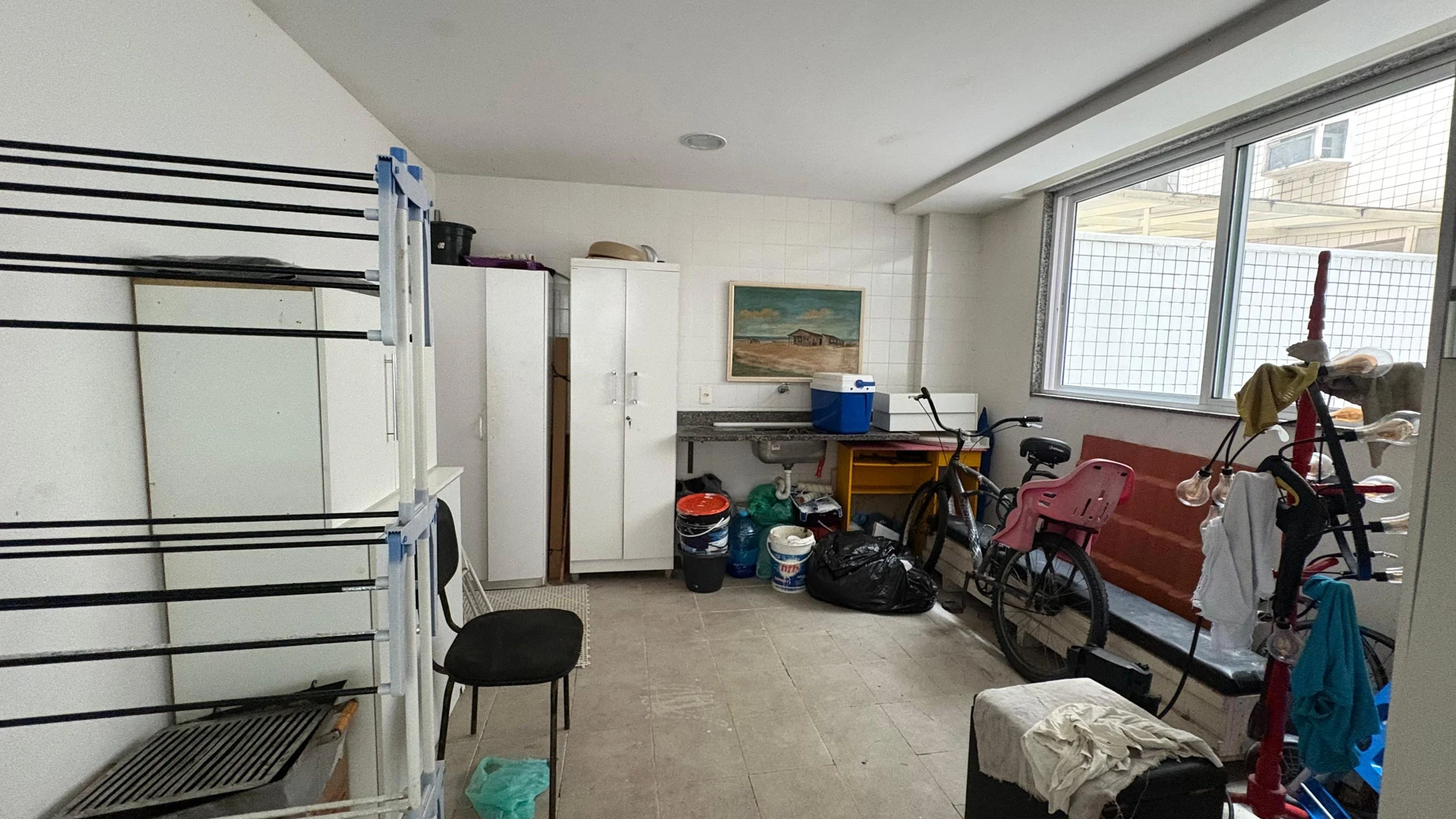 100 m² apartment with a grill on the balcony and a jacuzzi — photo 44