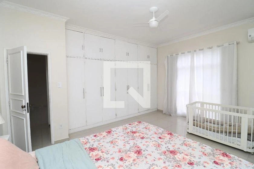 Home office in a 10-bedroom house, 747 m² — photo 49