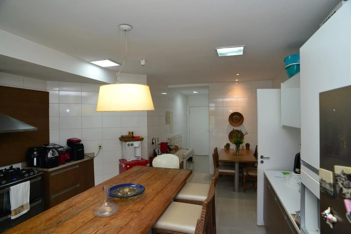 Furnished apartment with 4 en-suites and 5 bathrooms — photo 8