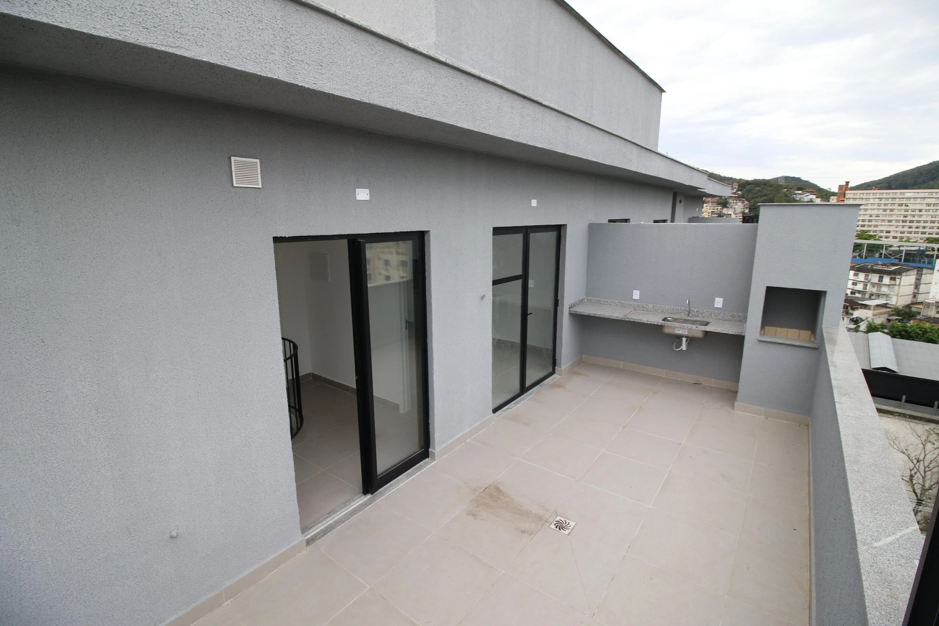 Home office in a 2-bedroom apartment, 130 m² — photo 27