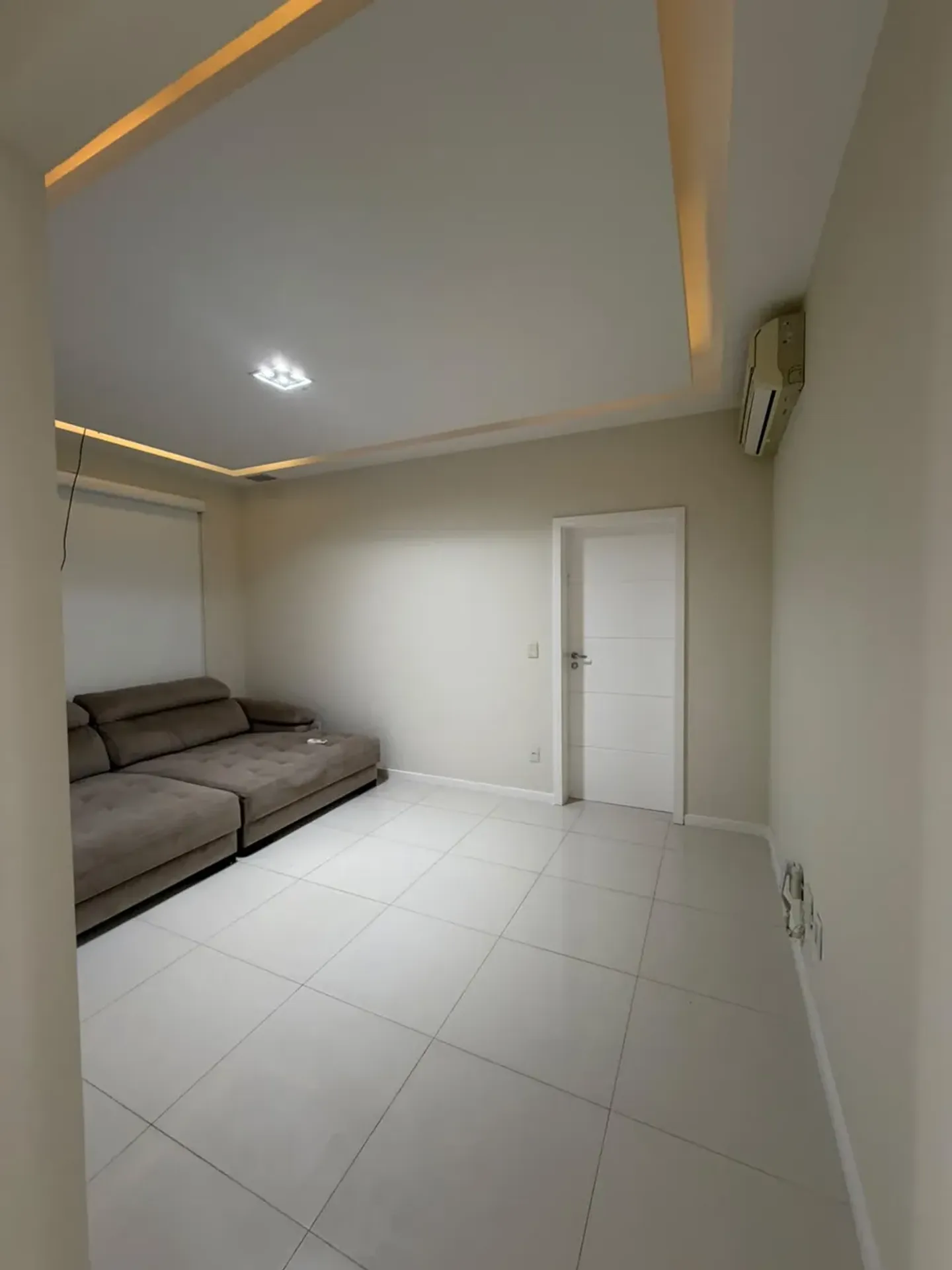 700 m² house with a garden and a bathtub — photo 20