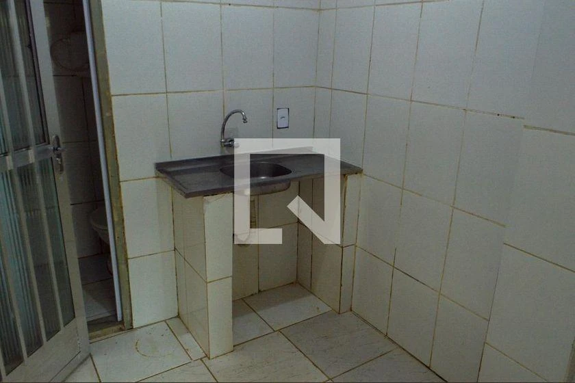 1-bedroom apartment with washing machine and utility sink — photo 2