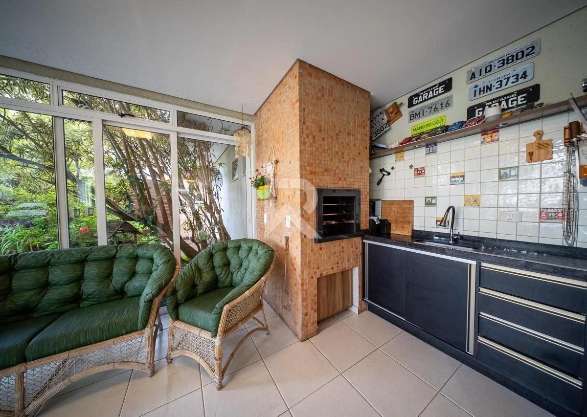 4-bedroom house with a grill on the balcony — photo 36