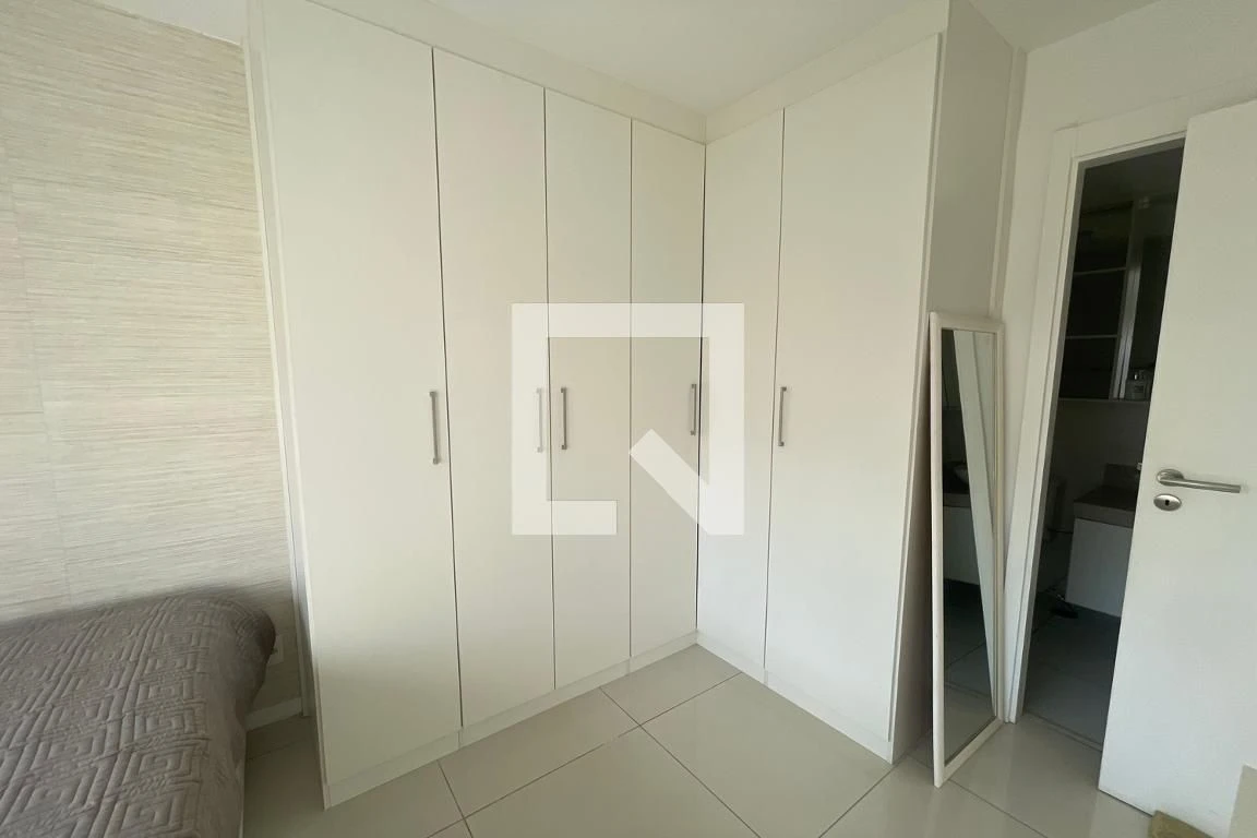 Furnished 2-bedroom apartment with balcony — photo 37
