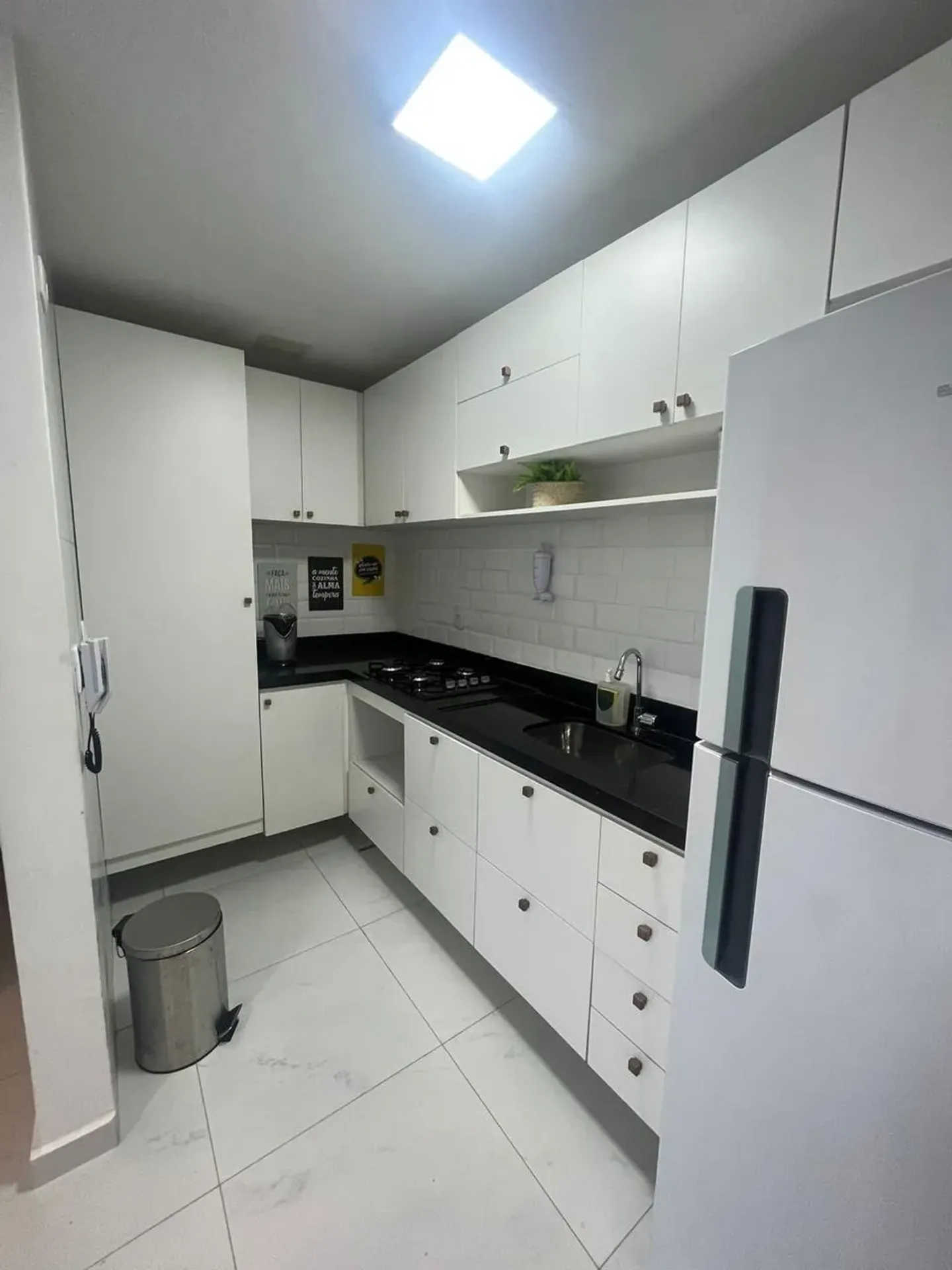Furnished 1-bedroom apartment with private bathroom — photo 9