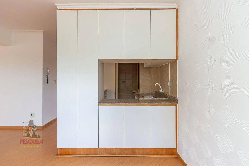 Apartamento com piso de madeira ou laminado, Bacacheri
