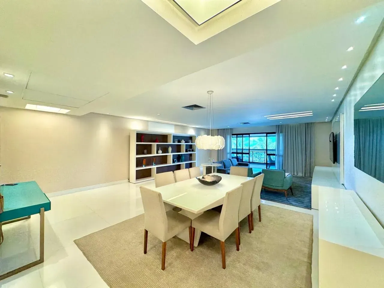 4-bedroom apartment in a building with a heated pool — photo 14