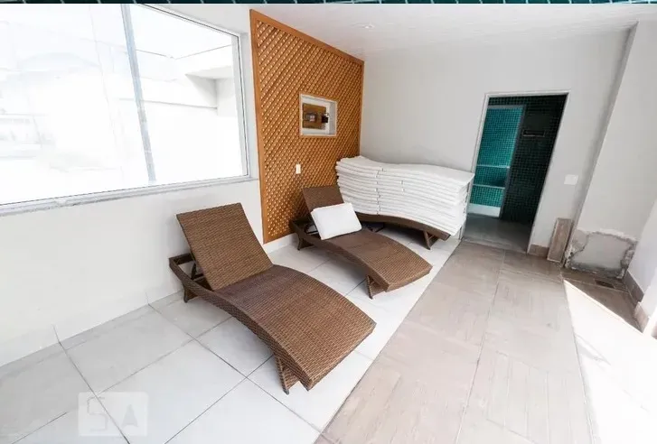 Balcony with a grill in a 5-bedroom house, 220 m² — photo 64