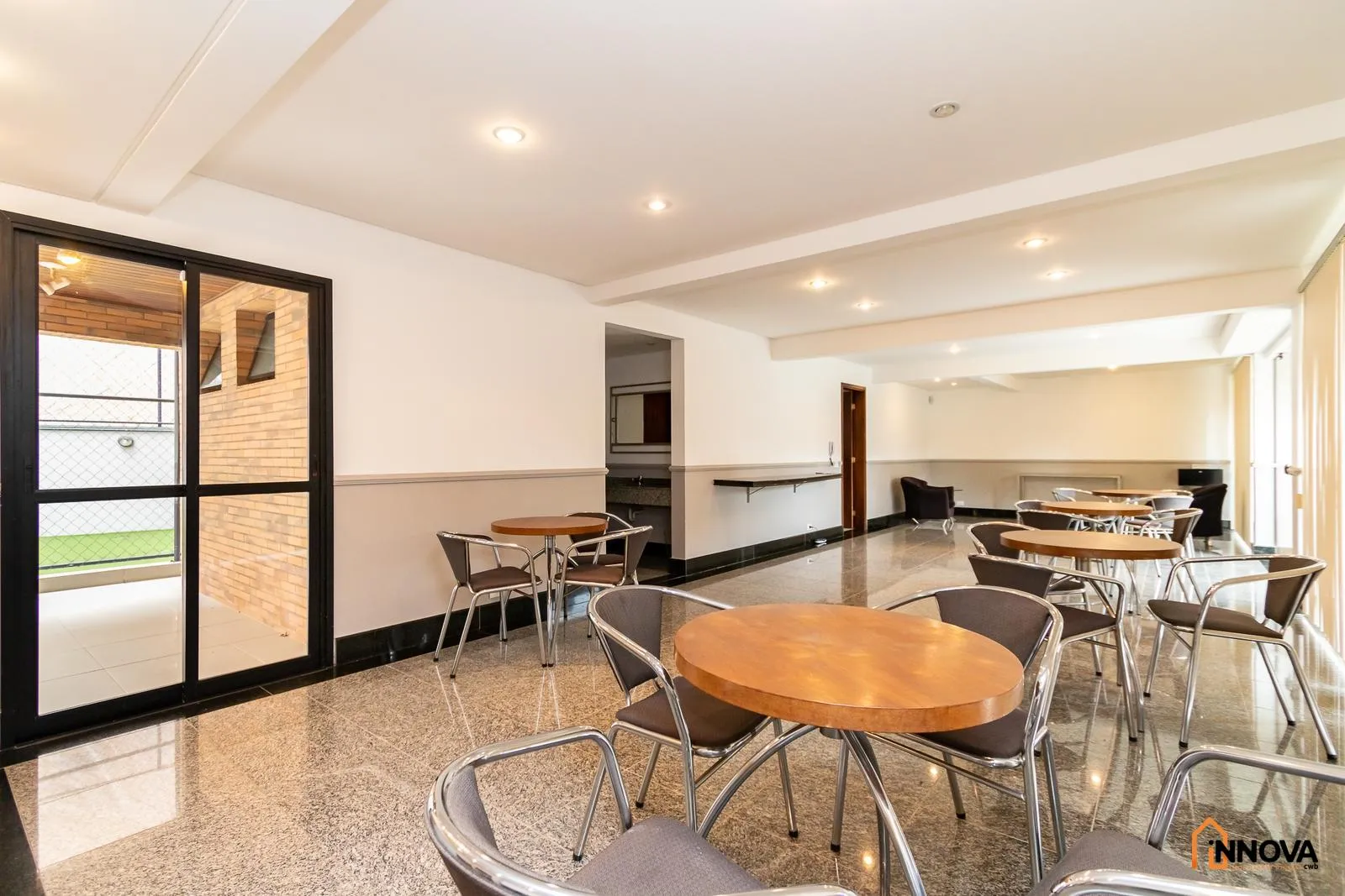 Незмебльована квартира з 3 кімнатами та 187 м² — photo 28