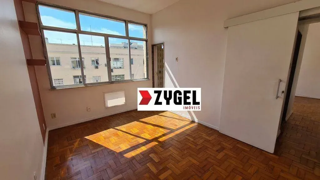 Apartamento de 1 quarto com piso de madeira ou laminado — photo 5